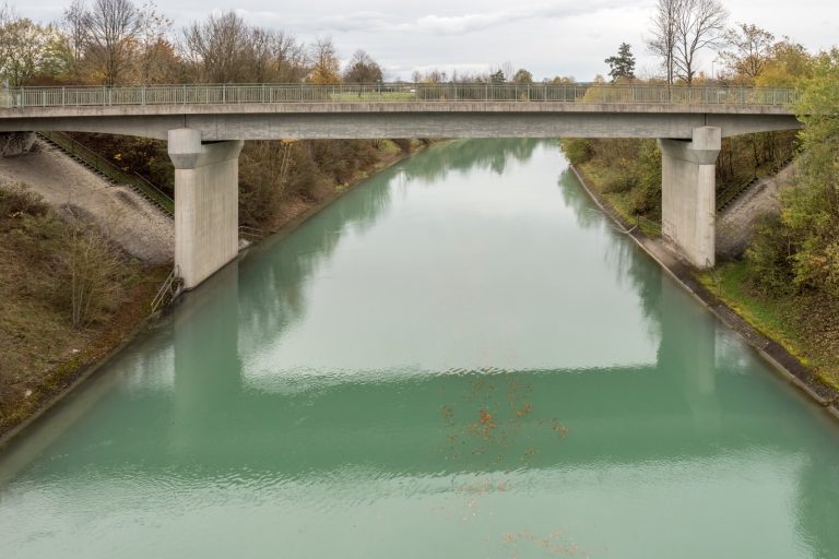 Bavaria Crash Kills 7 Migrants, Injures 16 Near Mühldorf