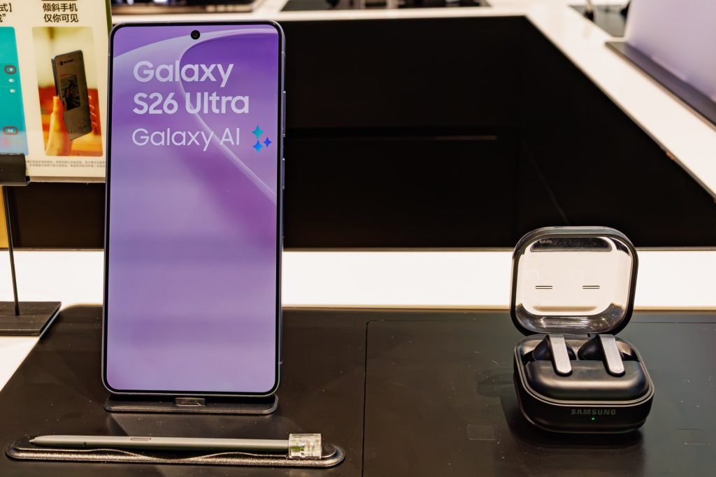 Samsung Unveils Galaxy S26 with Privacy Display