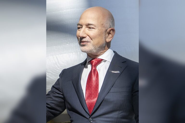 Jeff Bezos: From Amazon to Blue Origin, Project Kuiper’s Architect