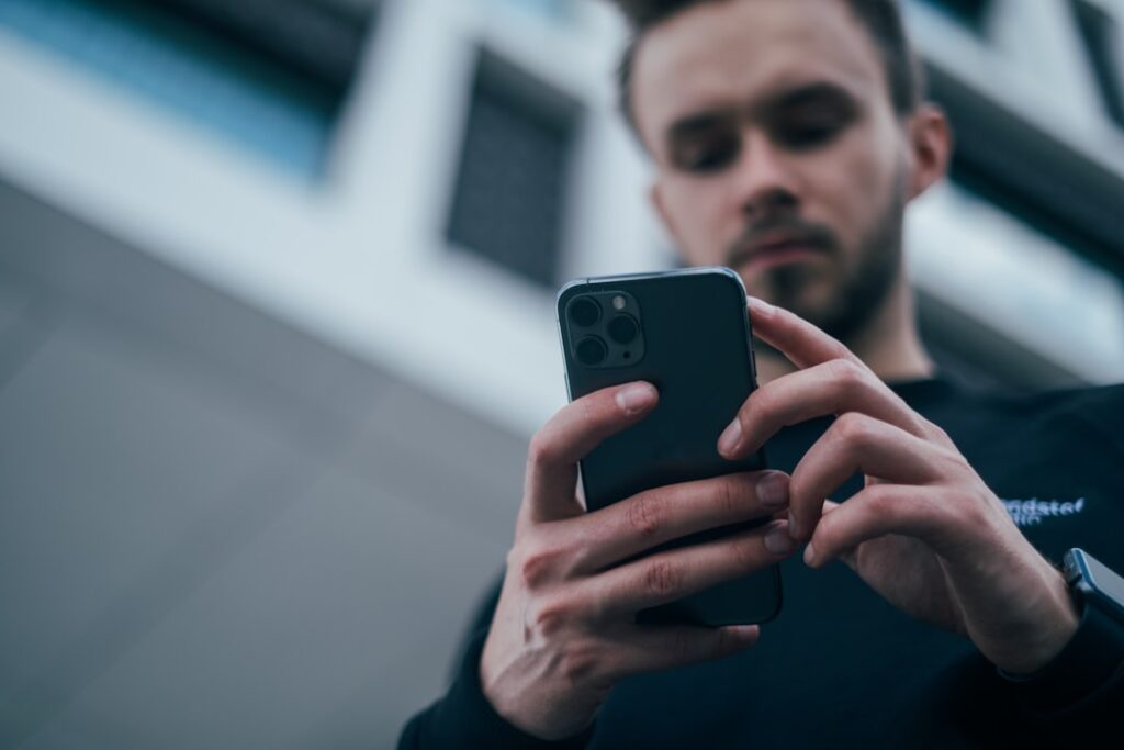Android phone displays Dark Sky app rain alert with shutdown notice overlay