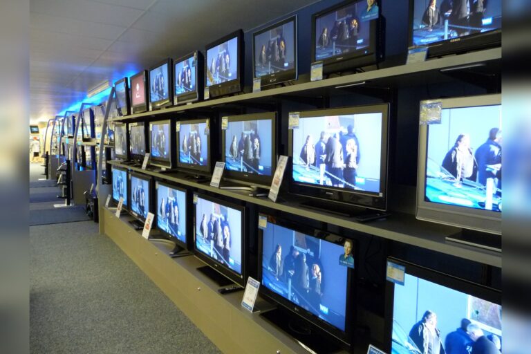 6 Live TV Streaming Services That Let You Cut Cable TV