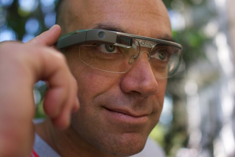 How Augmented Reality Hardware and Software Behaviors Betray AI-Powered Eyewear