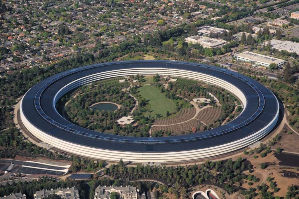 Why Shifting iPhone Duo Delivery Dates Are Upending Early Adopters' Upgrade Plans