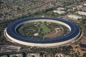 Why Shifting iPhone Duo Delivery Dates Are Upending Early Adopters’ Upgrade Plans